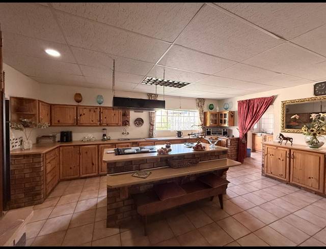 3 BEDROOM FREESTANDING FOR SALE IN SIGNAL HILL